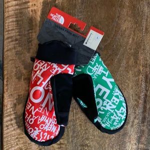 Brand new snow/snowboarding mitts, will take offers